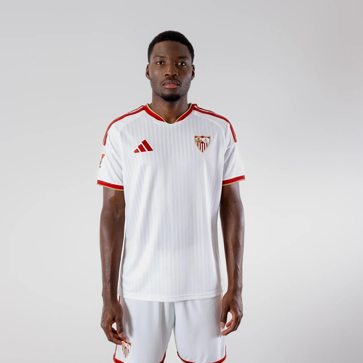 Camiseta Sevilla FC local 2026/27 - vista de modelo