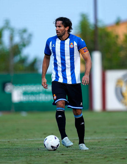 Camiseta RCD Espanyol local 2026/27 - vista de modelo