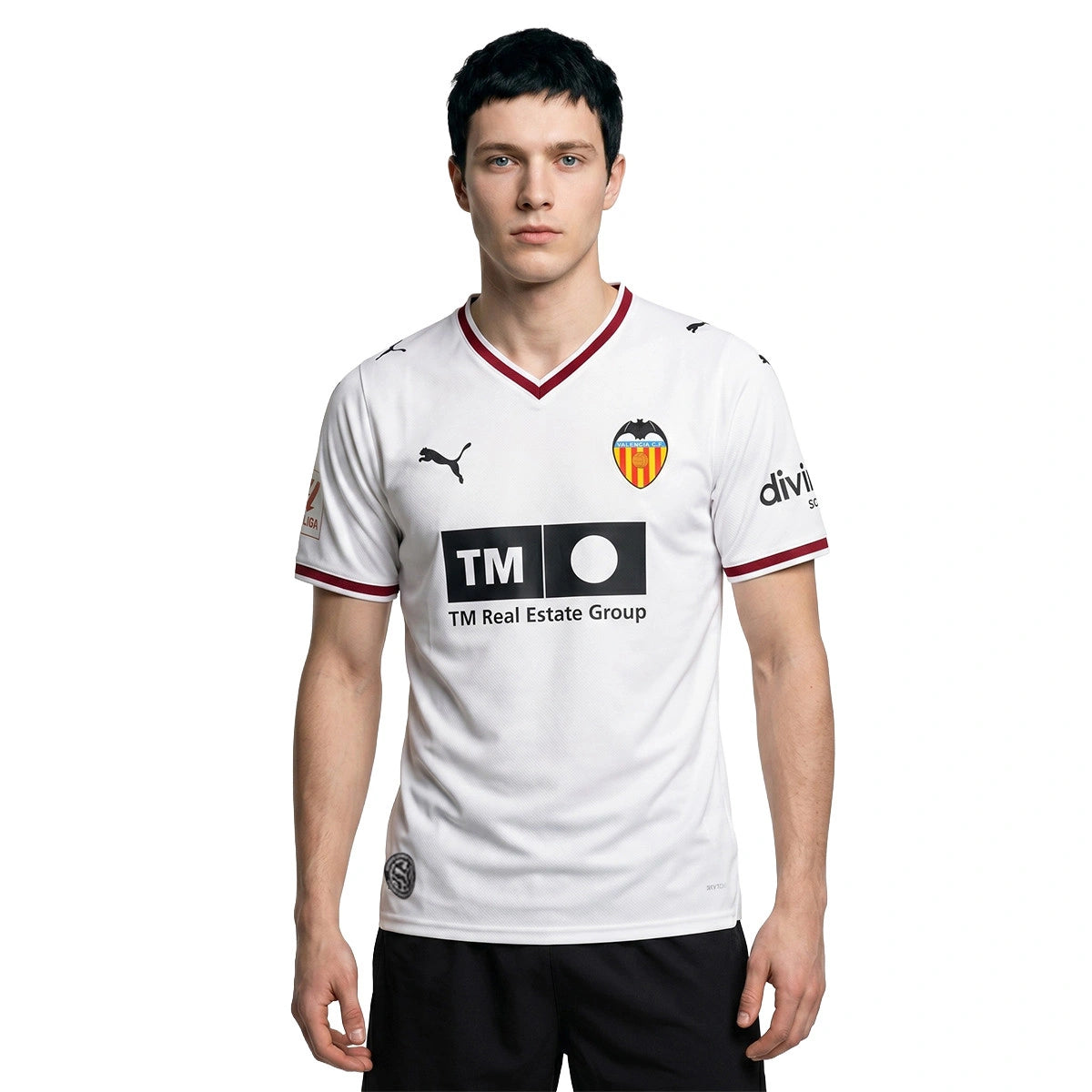 Camiseta Valencia CF local 2026/27 - vista de modelo