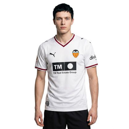 Camiseta Valencia CF local 2026/27 - vista de modelo